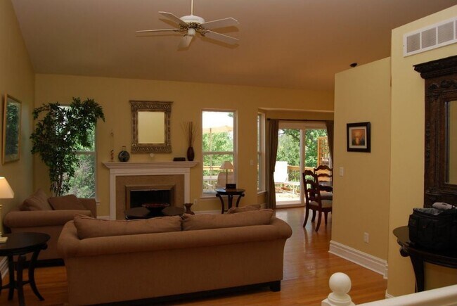 Foto del edificio - 95 Eagle Ridge Rd