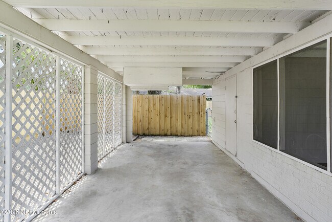 Foto del edificio - 5236 River Forest Dr