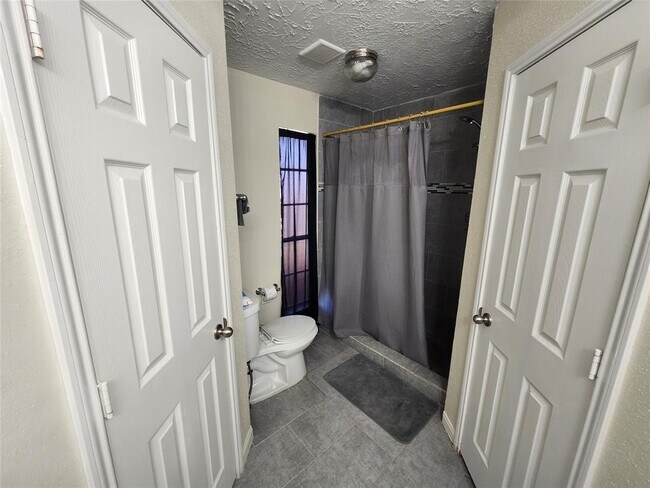 Building Photo - 15922 Tammany Ln