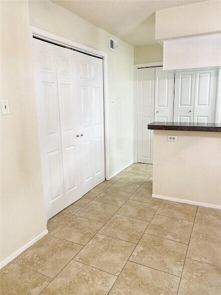 Building Photo - 5670 Birchmont Dr