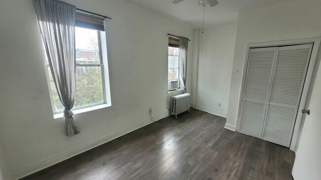 Building Photo - 437 53rd St