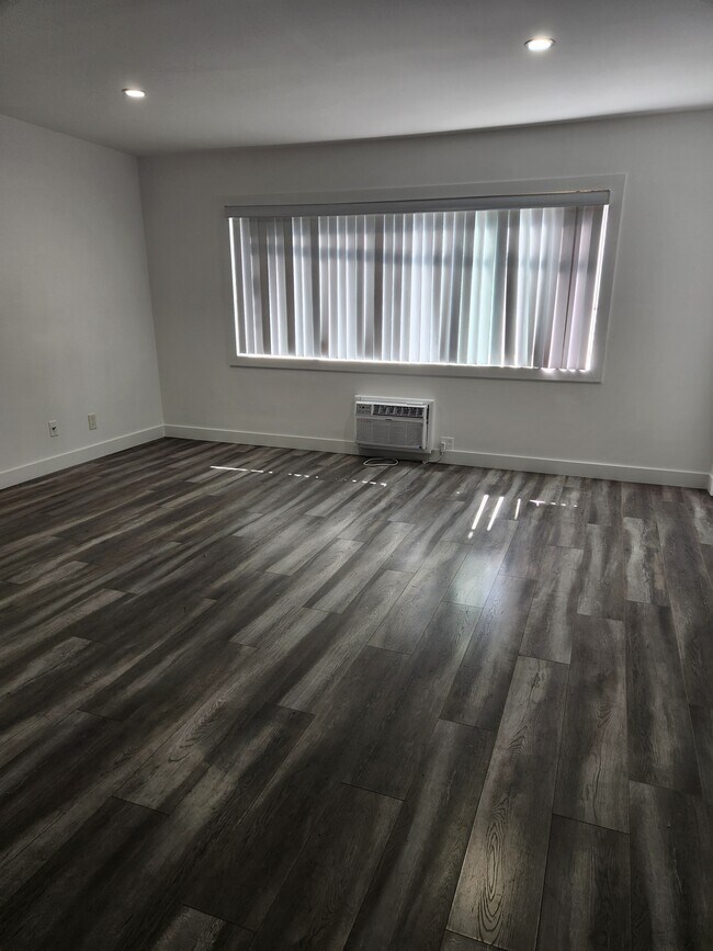 Foto del edificio - 210 N Cordova St