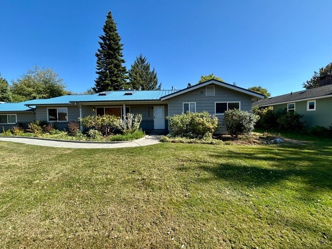 Building Photo - 5166 Graveline Rd