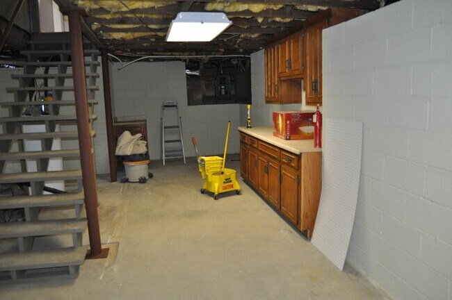 Building Photo - 1026 Carolyn Avenue
