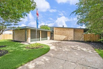 Building Photo - 403 Shirleen Dr