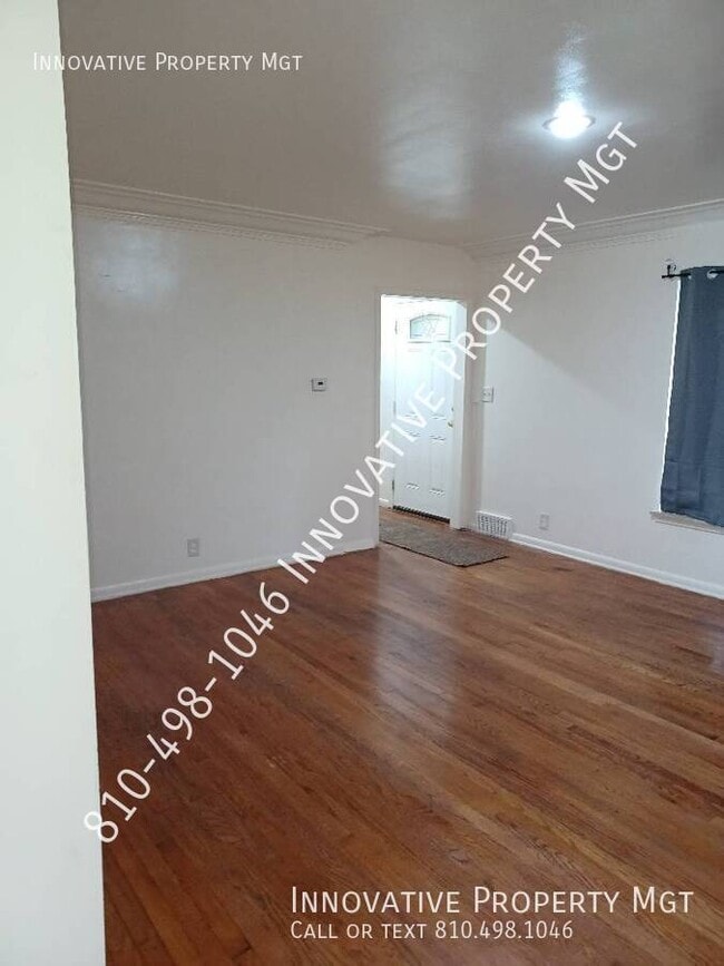 Building Photo - 3087 Hatherly Ave
