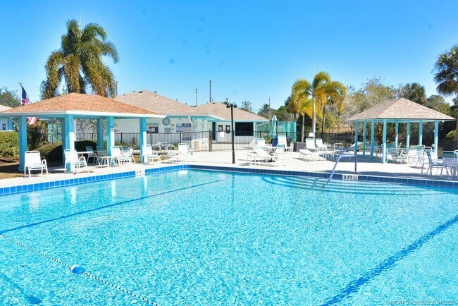 Foto del edificio - 1550 NE 13th Terrace