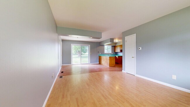Foto del edificio - Ranch with garage now Available