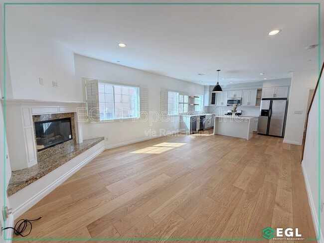 Building Photo - 1521 S Hayworth Ave