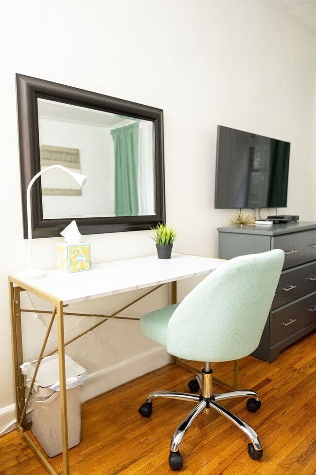 Building Photo - 1369 1st Ave