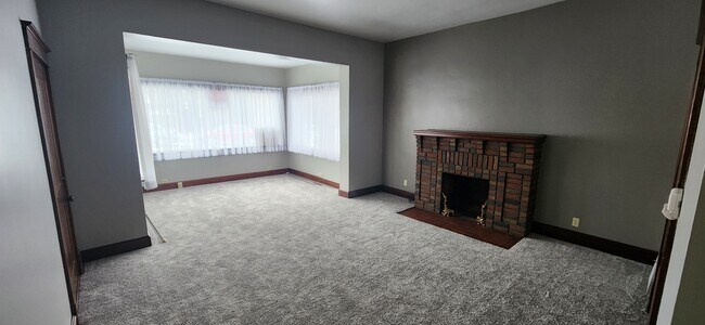 living room and sunroom - 506 Crescent Ave