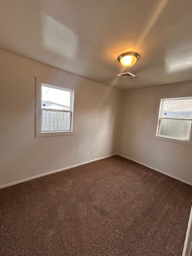 Foto del edificio - 4925 Gaywood Dr