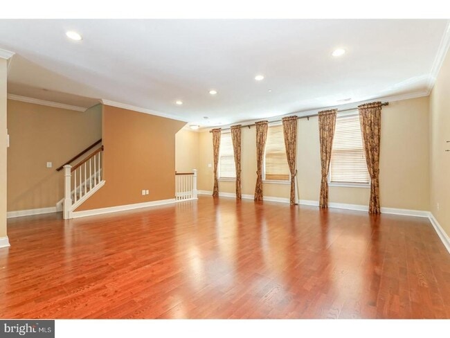 Building Photo - 508 Captains Way