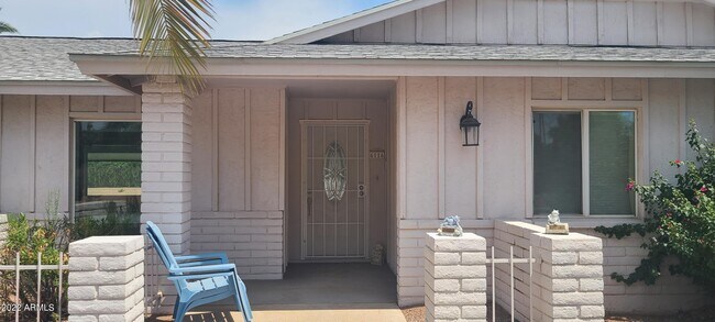Foto del edificio - 6116 E Charter Oak Rd