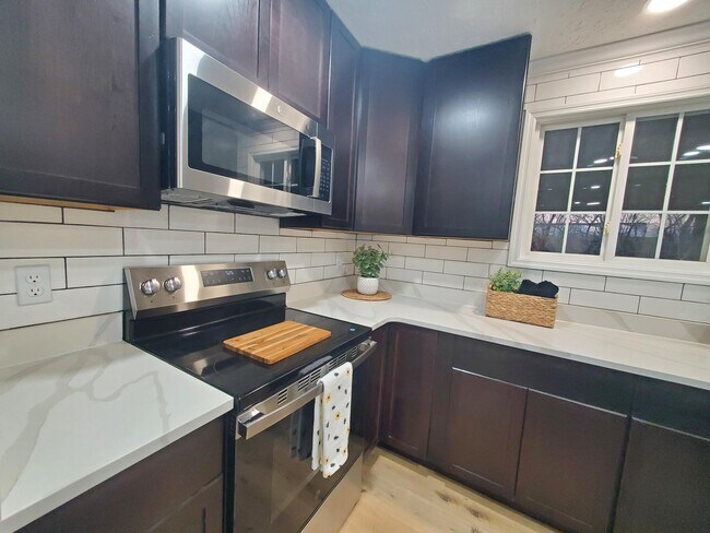 Building Photo - 130 Merlin Pl