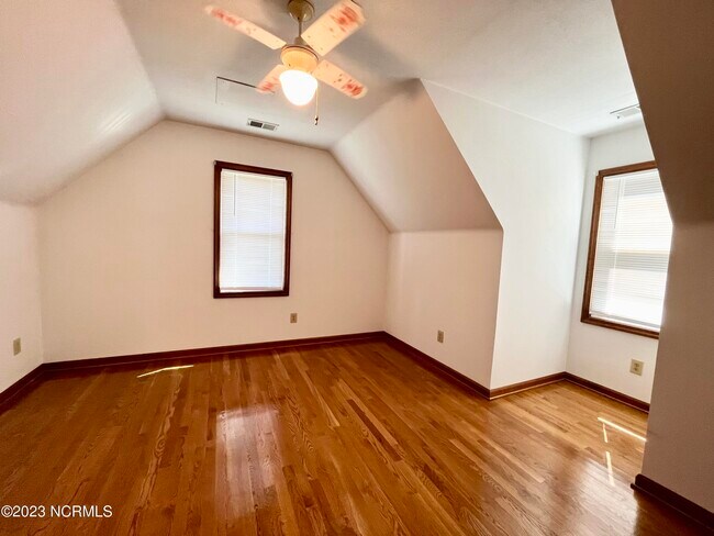 Building Photo - 106 Sleepy Hollow Rd