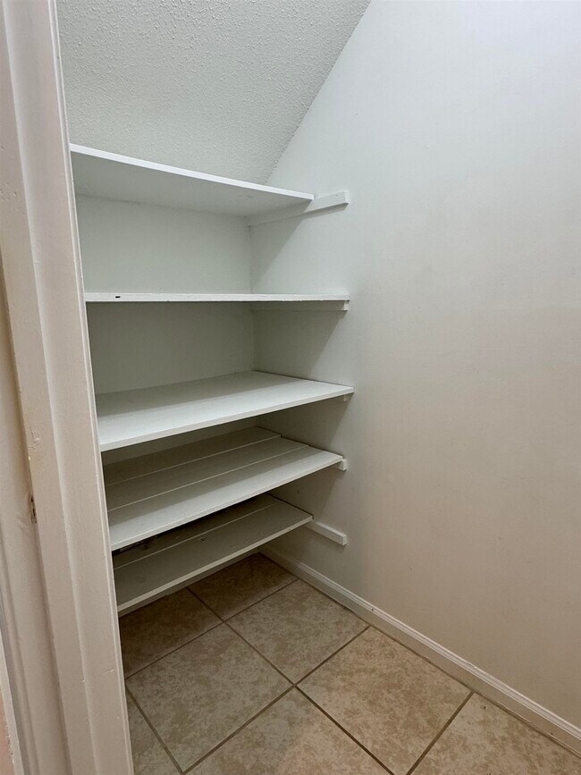 Foto del edificio - 5659 Hinton Pl