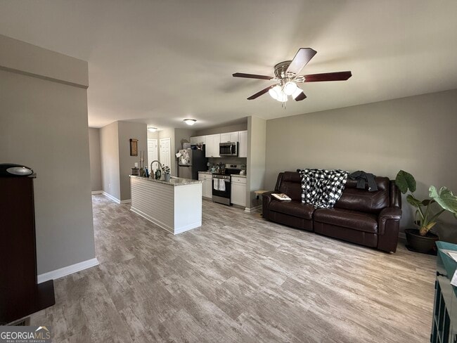 Building Photo - 305 Martin Cir