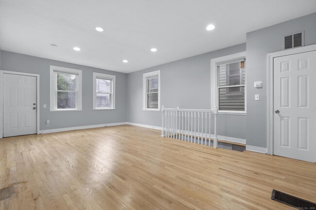 Building Photo - 117 Fillmore St
