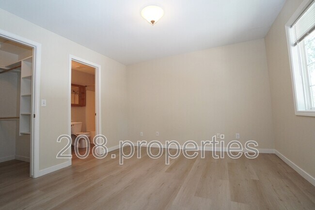 Foto del edificio - 6589 W Lucky Ln