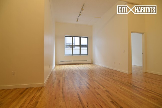 Building Photo - 204 Huntington St