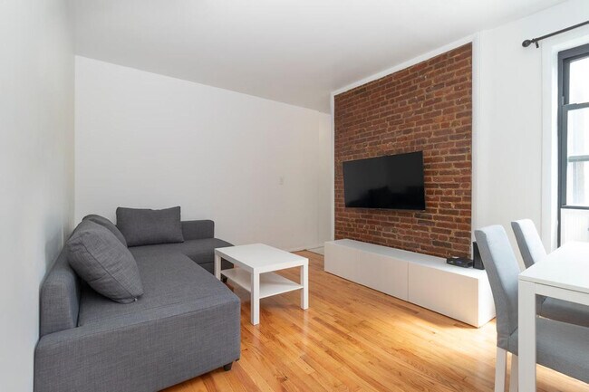 Foto del edificio - 315 E 95th St