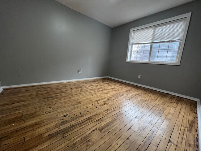 Foto del edificio - 2356 N Thomas Ave