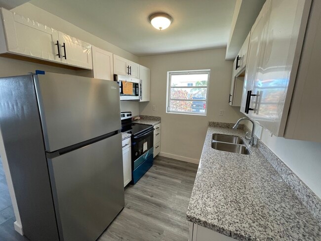 Building Photo - 1571 SE 23rd Ave