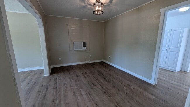 Foto del edificio - Remodeled 2 Bedroom 1 Bath Cottage Home