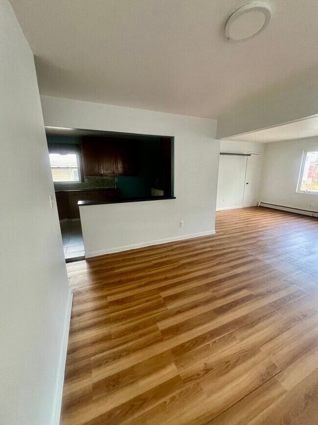 Foto del edificio - 8431 Columbia Ave