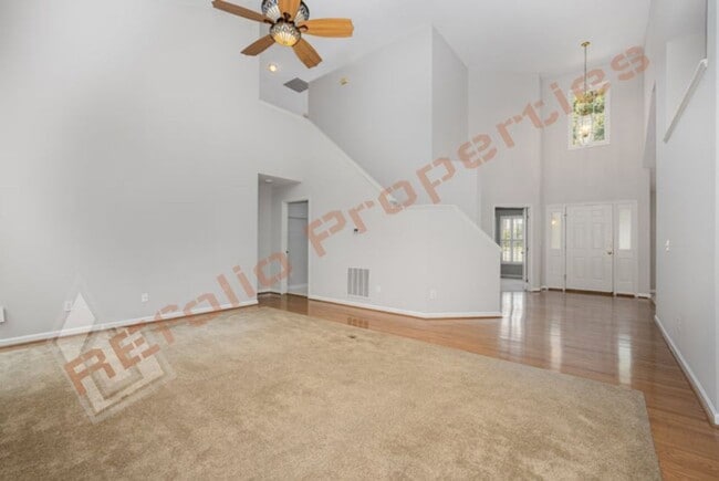 Building Photo - Lovely 4-Bedroom House w/1st FL Primary Su...