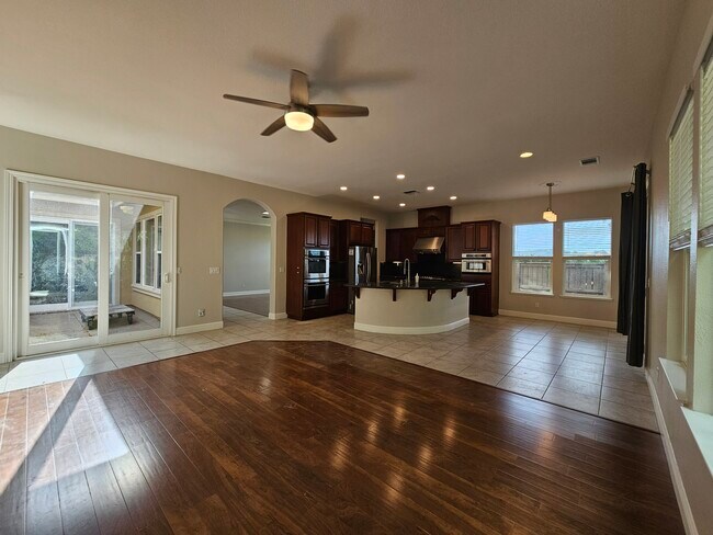 Building Photo - 1180 Bevinger Dr