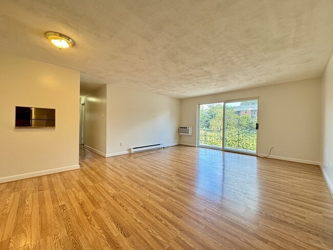 Building Photo - 96 Fountain Ln