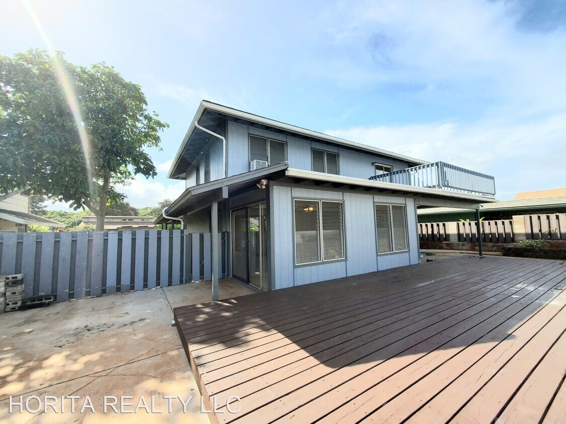 5 br, 2.5 bath House 94248 Hokulewa Lp. House Rental in Mililani