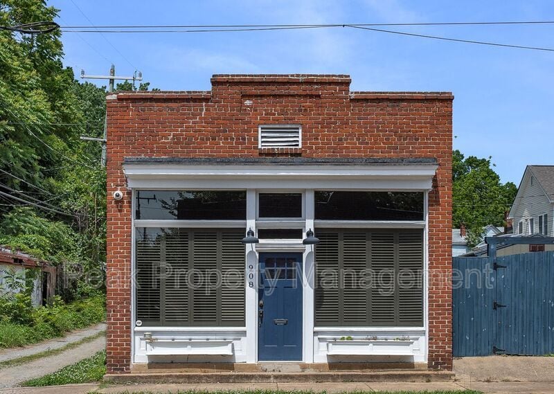 Primary Photo - 908 Milton St