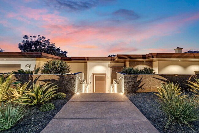 Building Photo - 8070 La Jolla Scenic Dr N