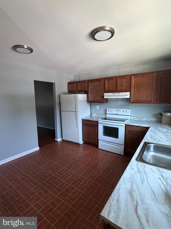 Foto del edificio - 8108 Sandy Spring Rd