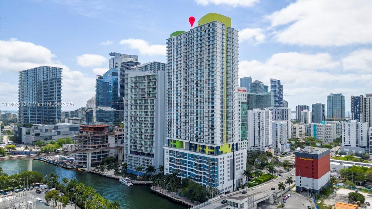 Photo - 185 SW 7th St (Miami, FL)