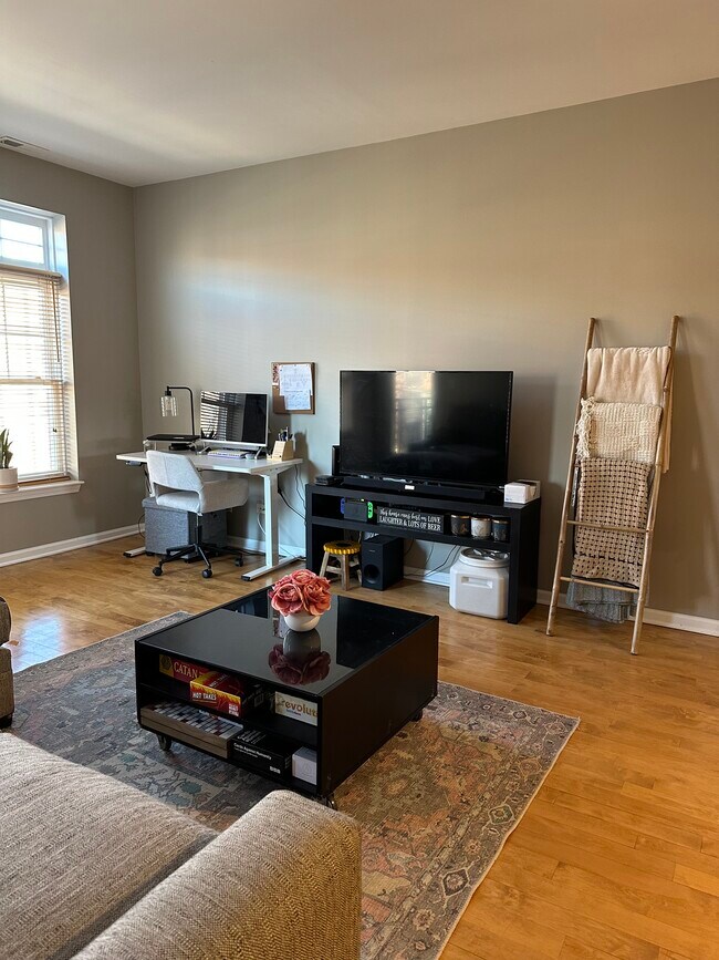 Living Room - 807 W University Ln