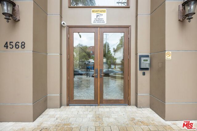 Foto del edificio - 4568 W 1st St