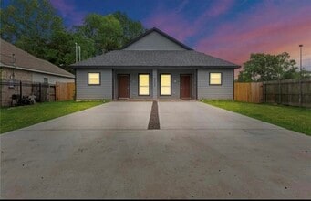 Building Photo - 8204 Moon Beam St
