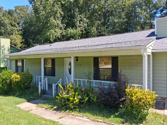 Foto del edificio - 4414 Housworth Dr