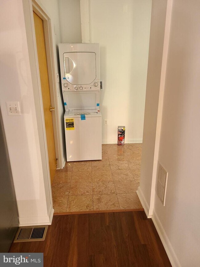 Foto del edificio - 4710 Rosedale Ave