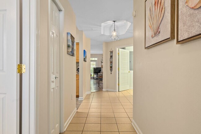 Building Photo - 265 Atlantis Cir