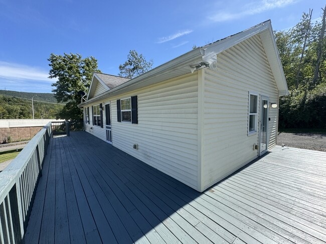 Building Photo - 355 Edella Rd
