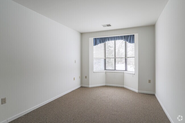 2 habitaciones, 1 baño, 780 pies cuadrados, dormitorio principal - Heritage Village of Holt - a 55+ Community