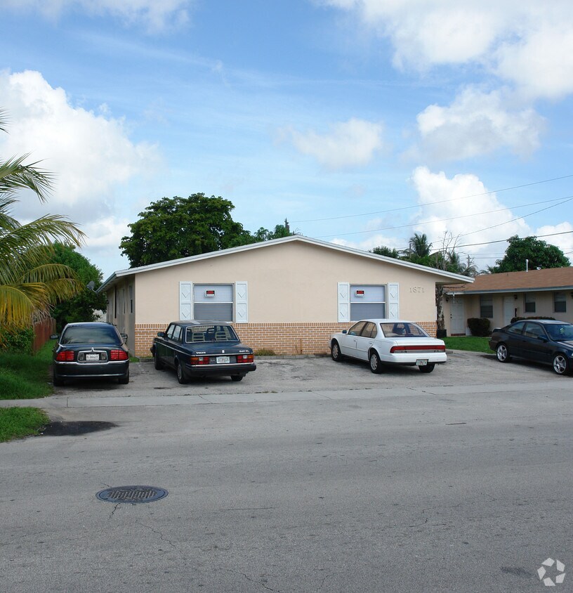Building Photo - 1871 NW 58th Ter