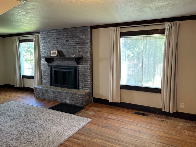 Building Photo - 126 E Reserve Dr