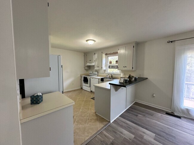 Foto del edificio - Newly renovated home in Twin Lakes Subdivi...