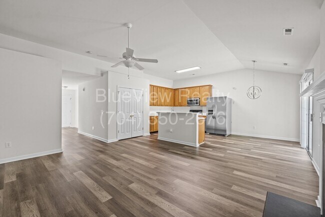 Foto del edificio - Beautiful Ranch House with 3 bed 2 bath ( Ballantyne area )